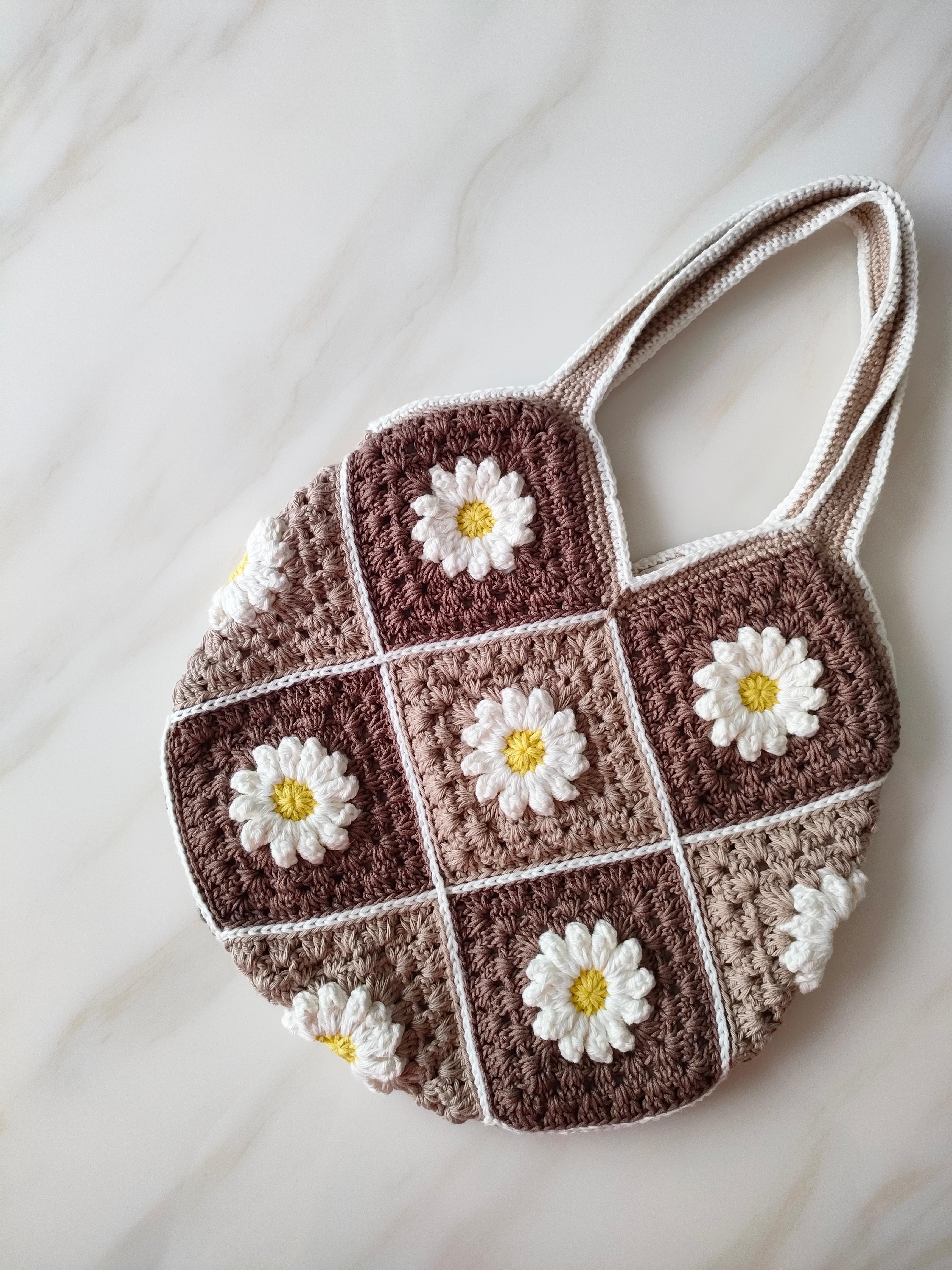 お花のモチーフバッグ*ブラウン/グラニースクエア/手編みバッグ/クロシェバッグ1枚目の画像
